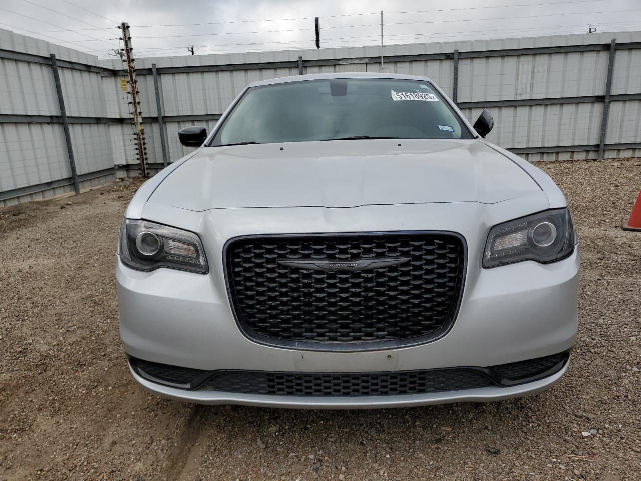2023 Chrysler 300 Touring - Image 5