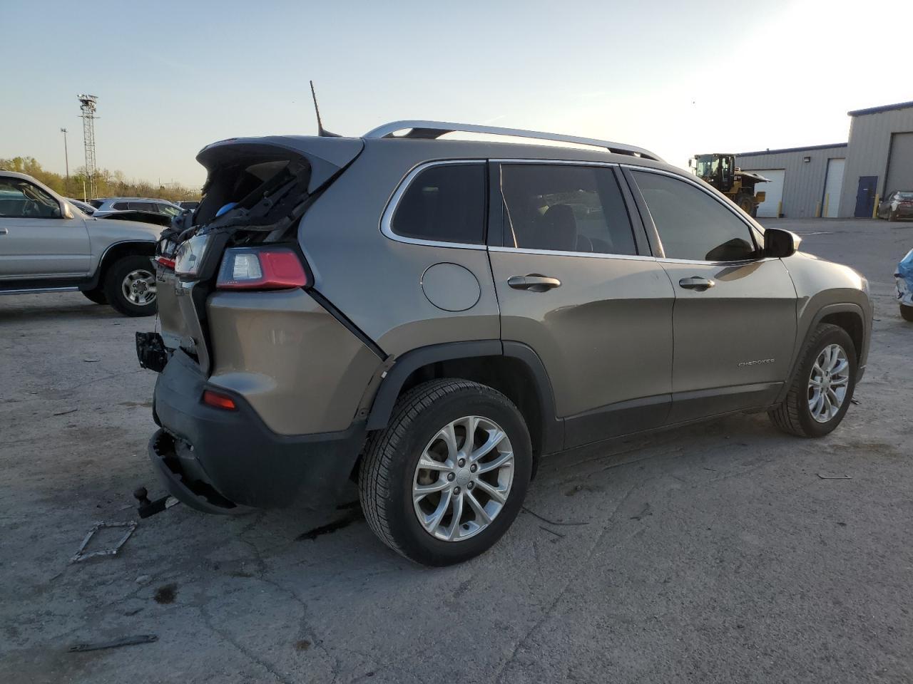 2019 Jeep Cherokee Latitude - Image 3