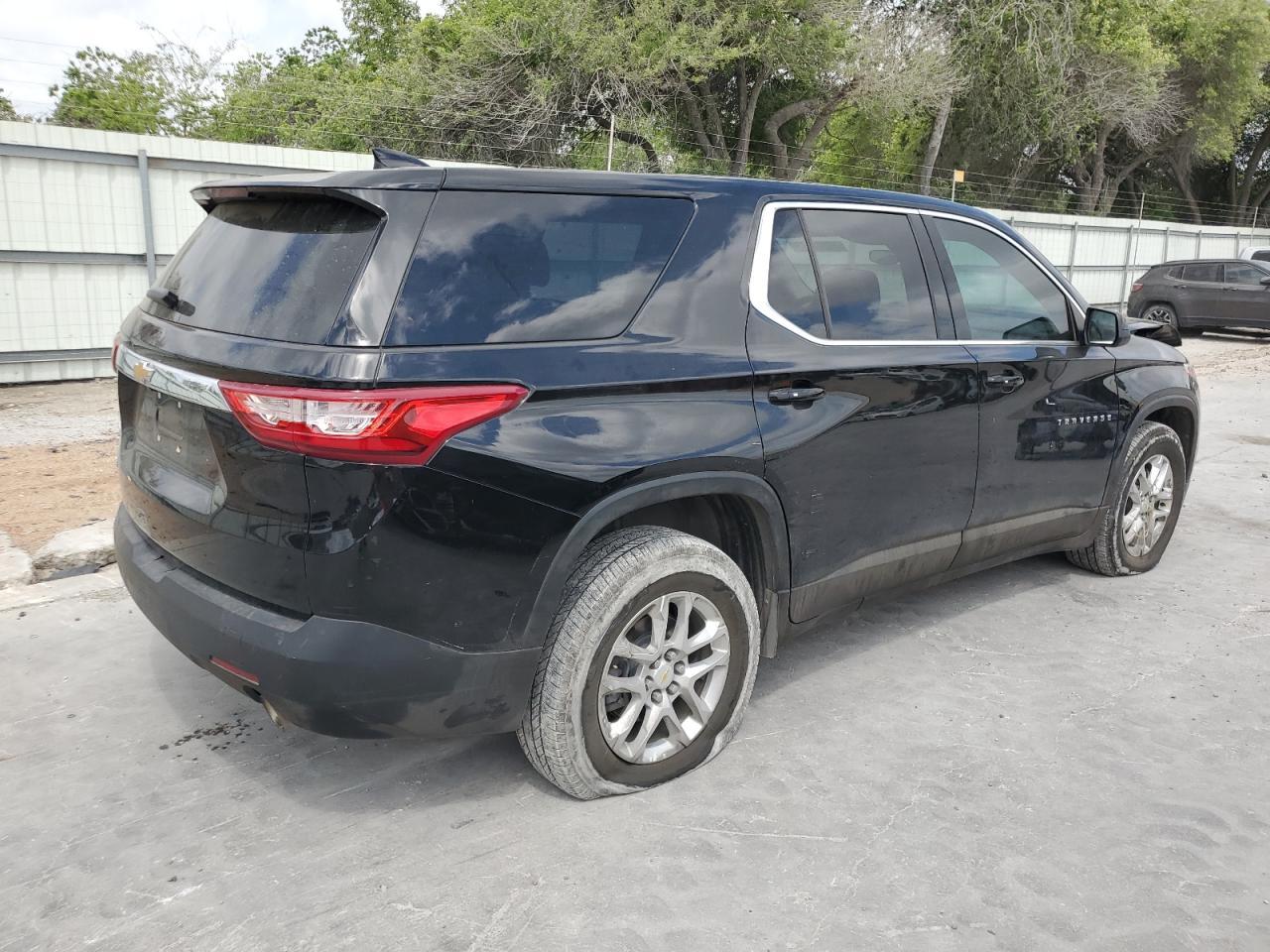 2021 Chevrolet Traverse Ls - Image 3