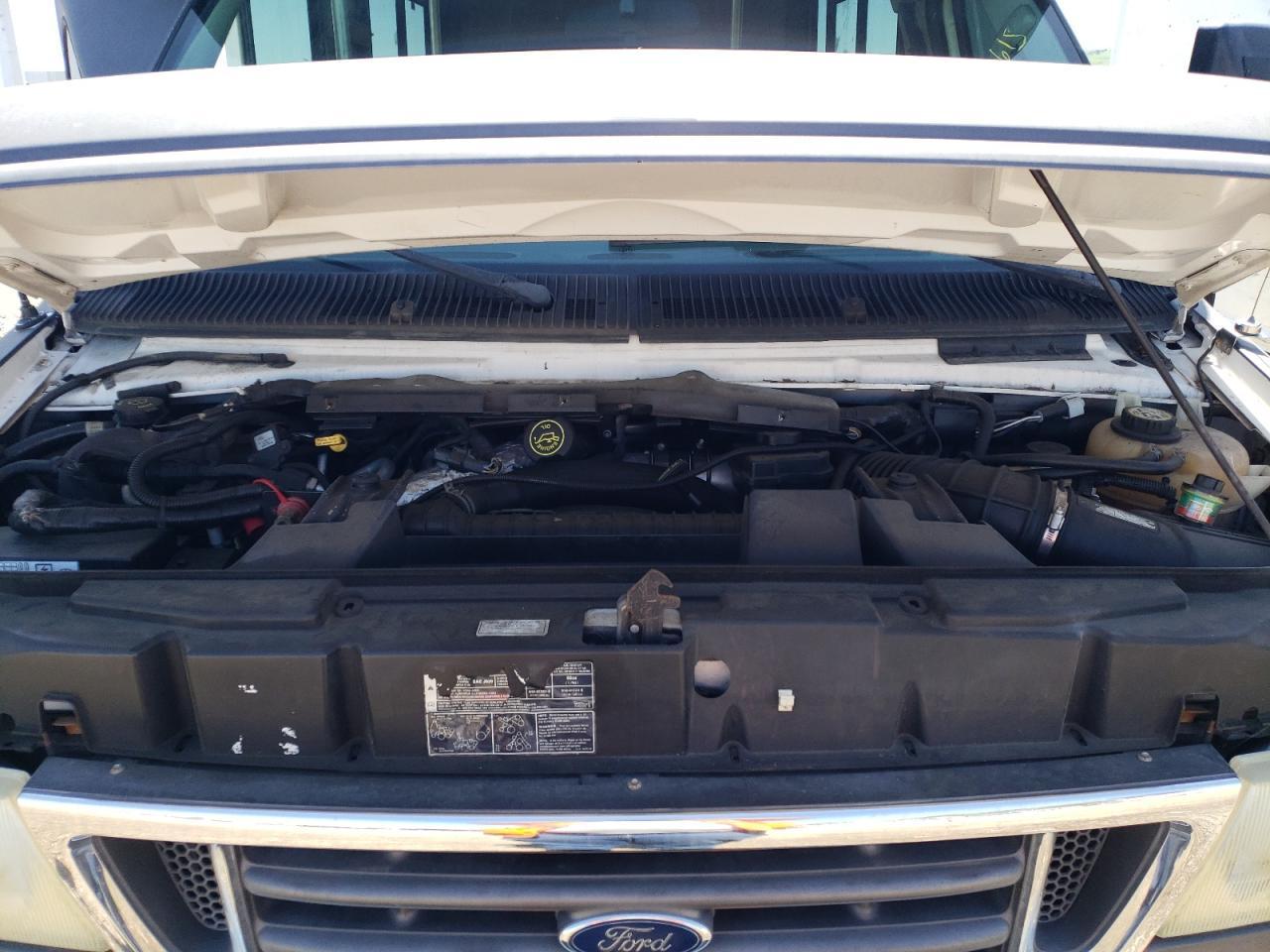 2006 Ford Econoline E450 Super Duty Cutaway Van - Image 7