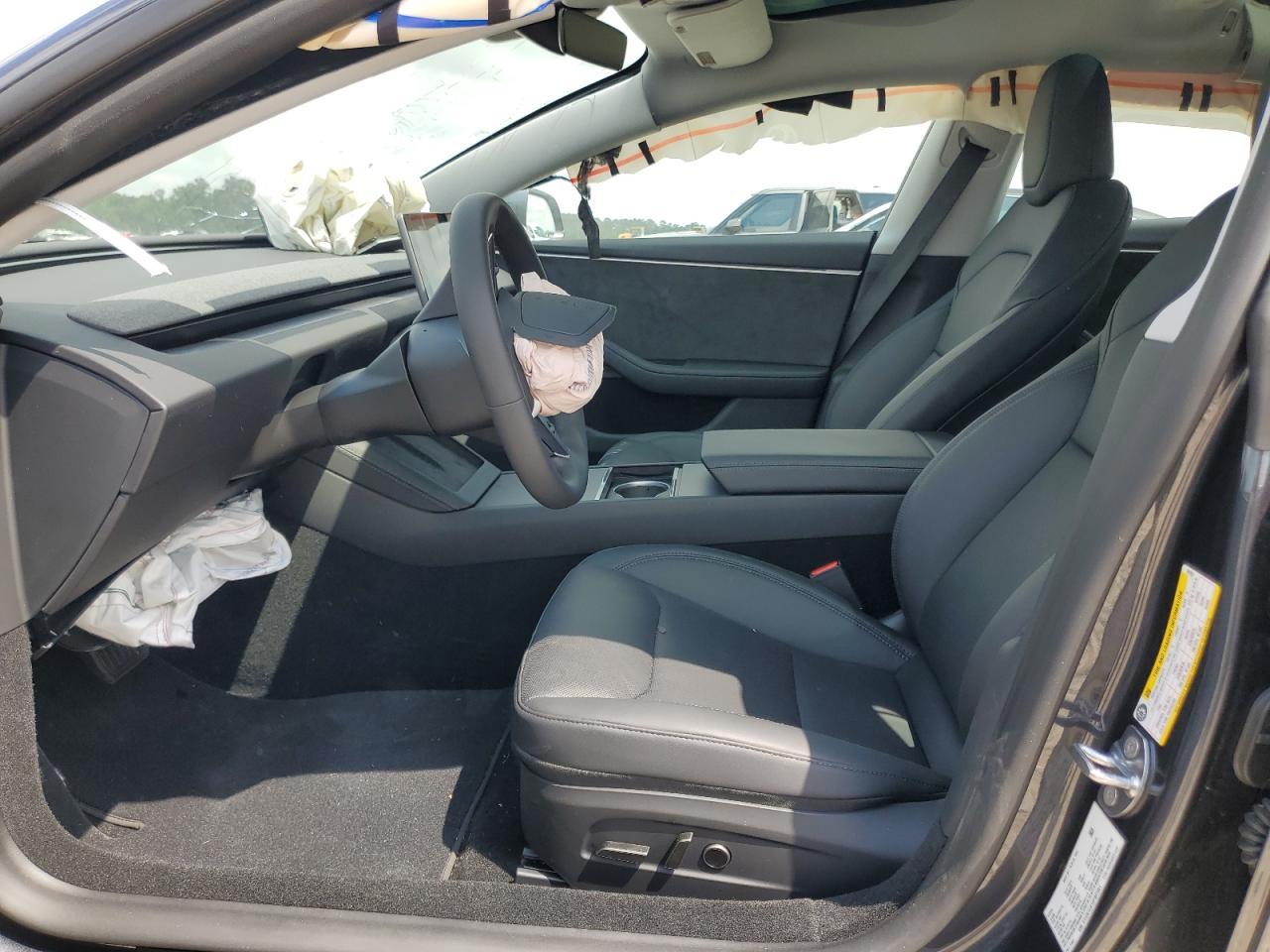 2025 Tesla Model 3 - Фото 7