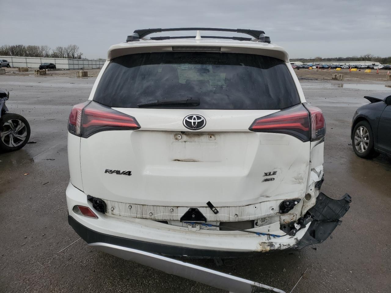 2016 Toyota Rav4 Xle - Image 6