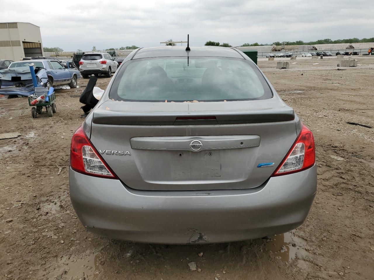 2013 Nissan Versa S - Фото 6