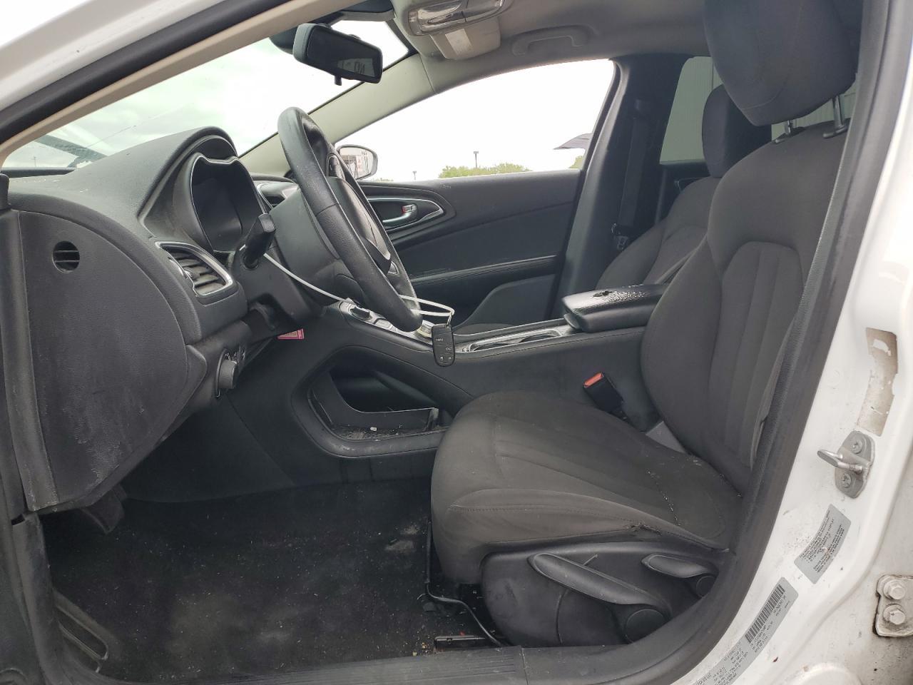 2015 Chrysler 200 Limited - Image 7