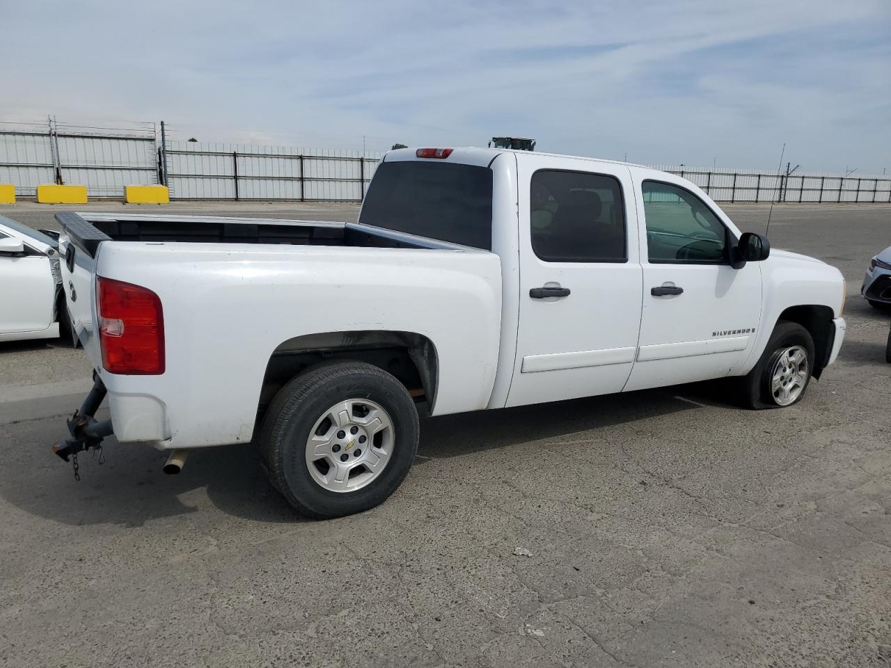 2007 Chevrolet Silverado C1500 Crew Cab - Image 3