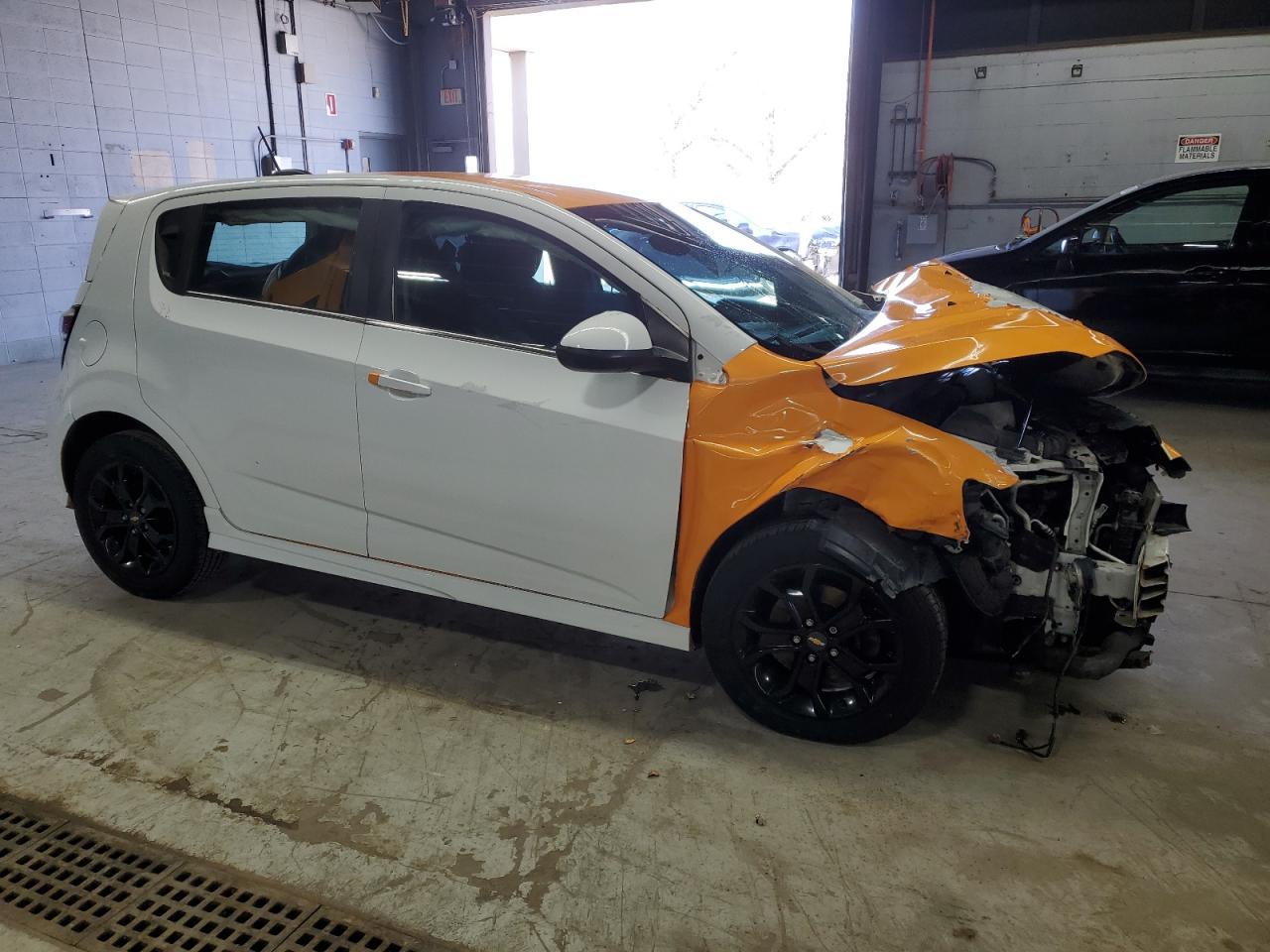 2017 Chevrolet Sonic Lt - Image 4