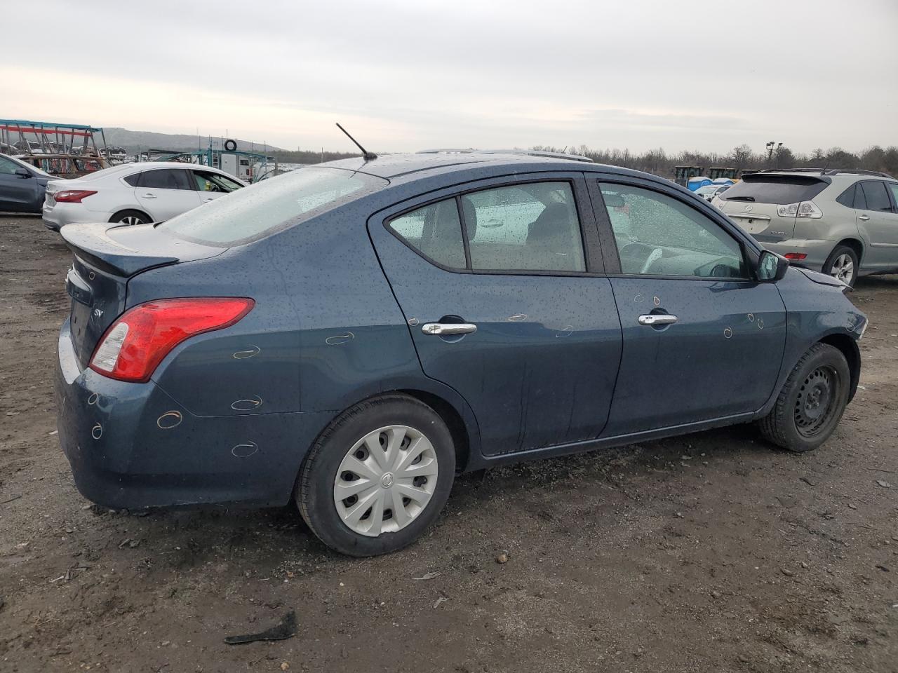 2017 Nissan Versa S - Фото 3