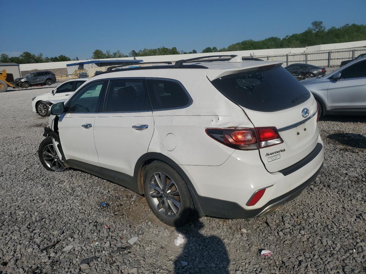 2017 Hyundai Santa Fe Se - Image 2