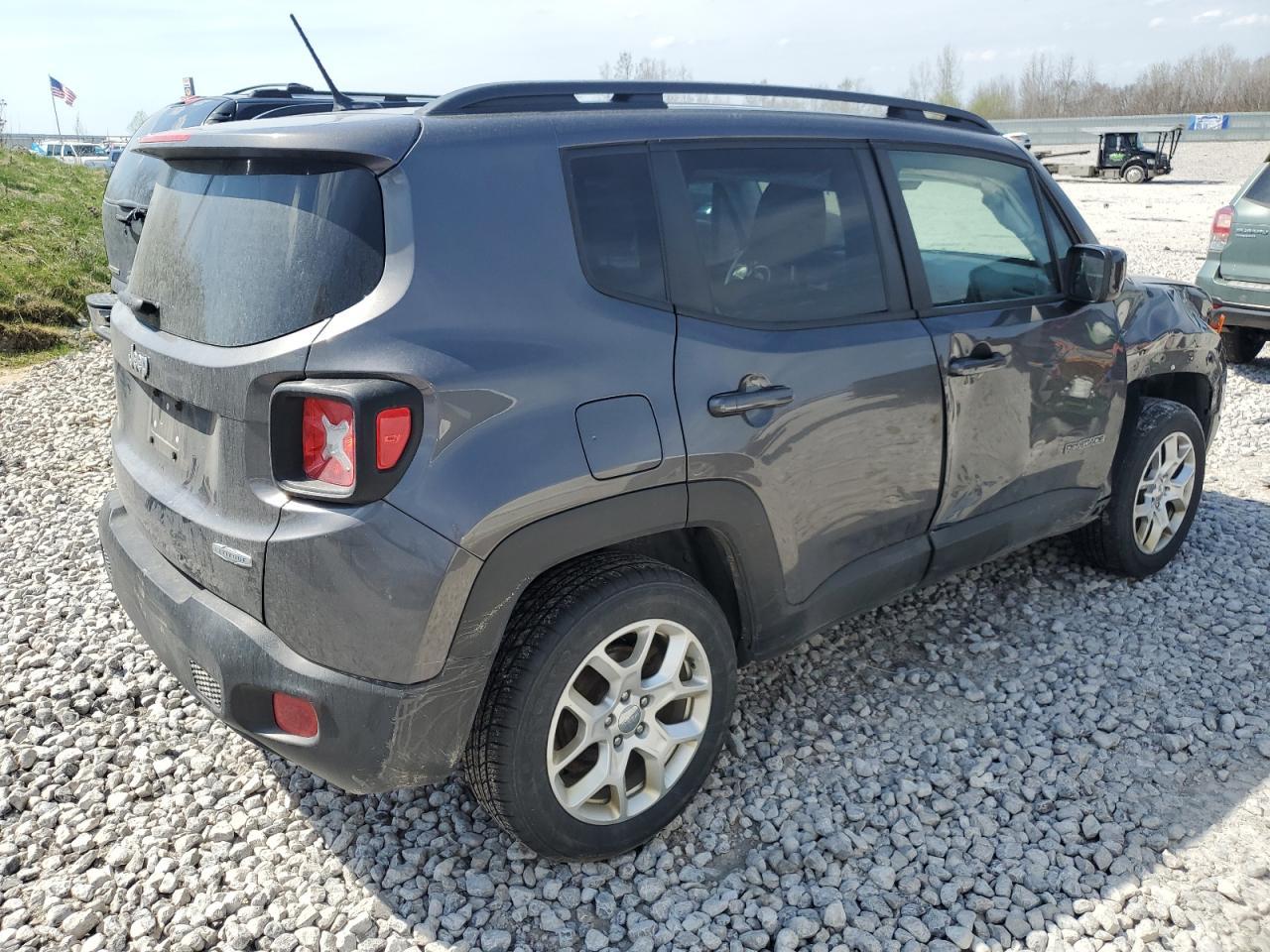 2017 Jeep Renegade Latitude - Image 3