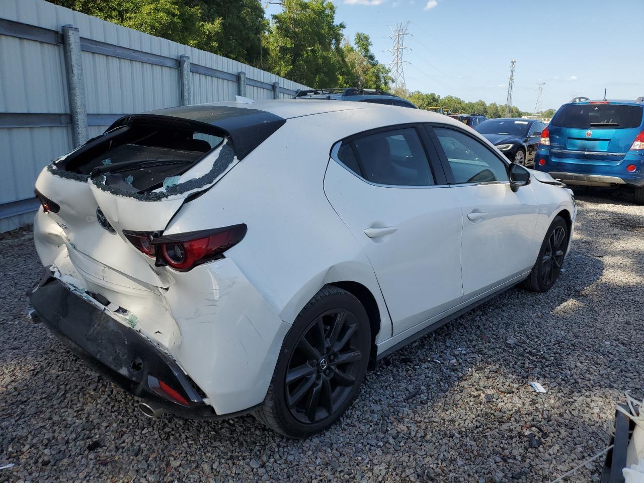 2025 Mazda 3 Premium - Фото 3