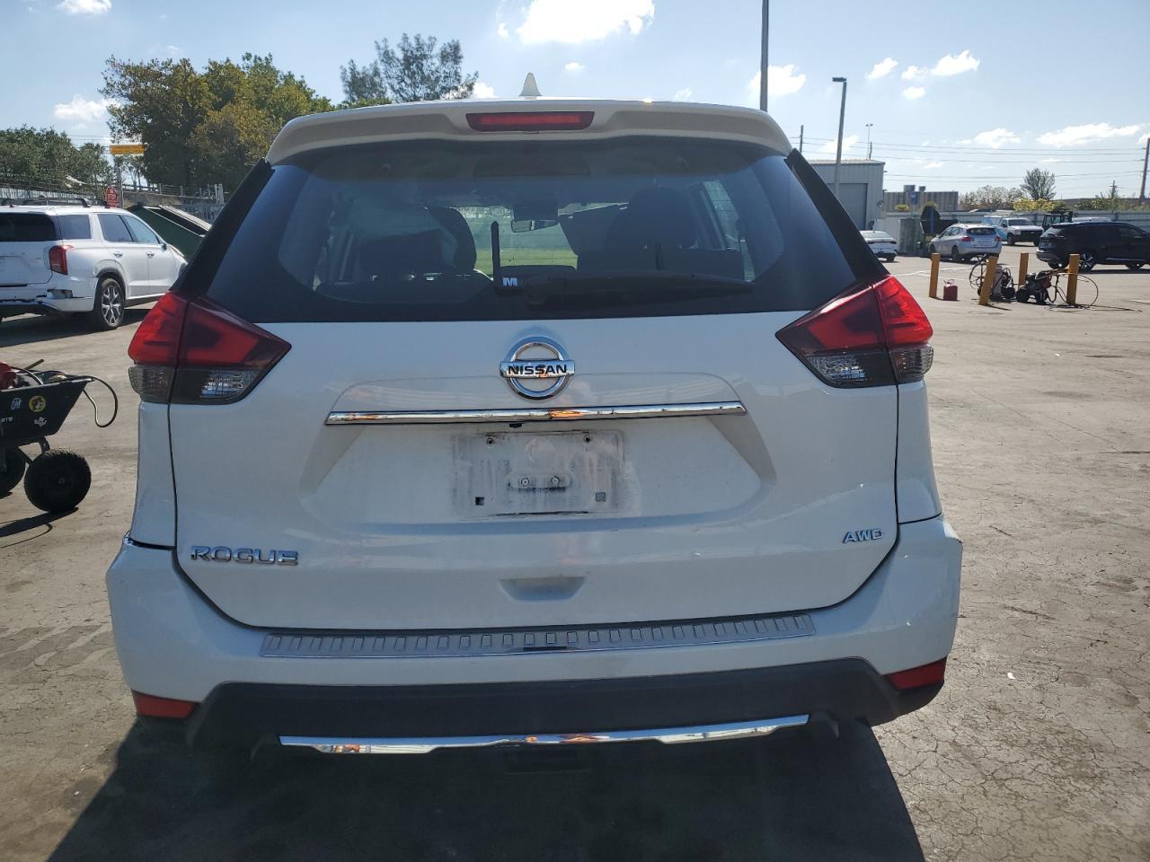 2017 Nissan Rogue S - Фото 6