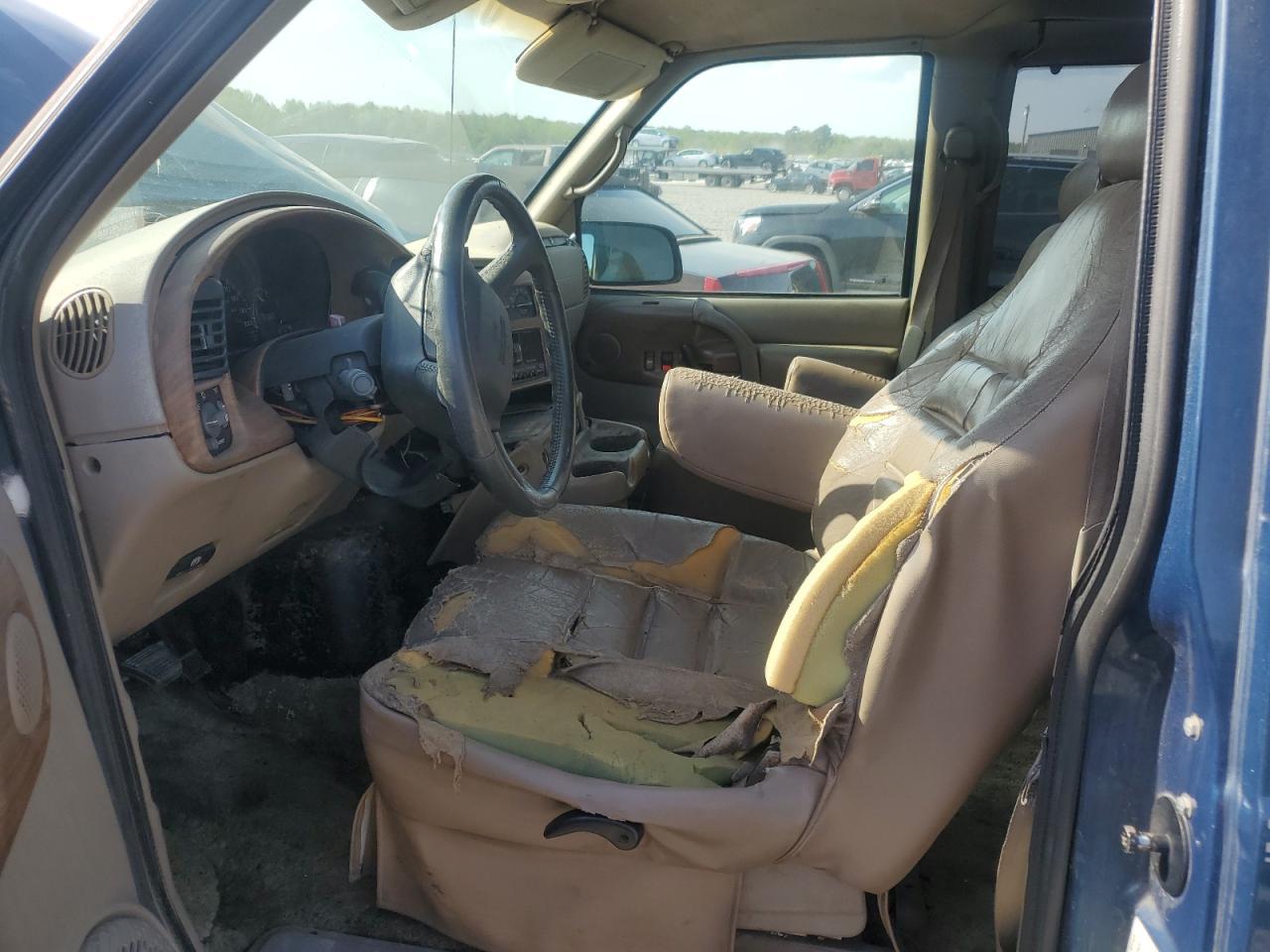 2002 GMC Safari Xt - Image 7