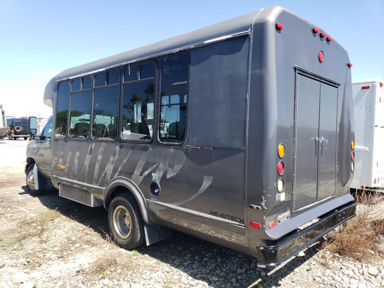 2006 Ford Econoline E450 Super Duty Cutaway Van - Image 3