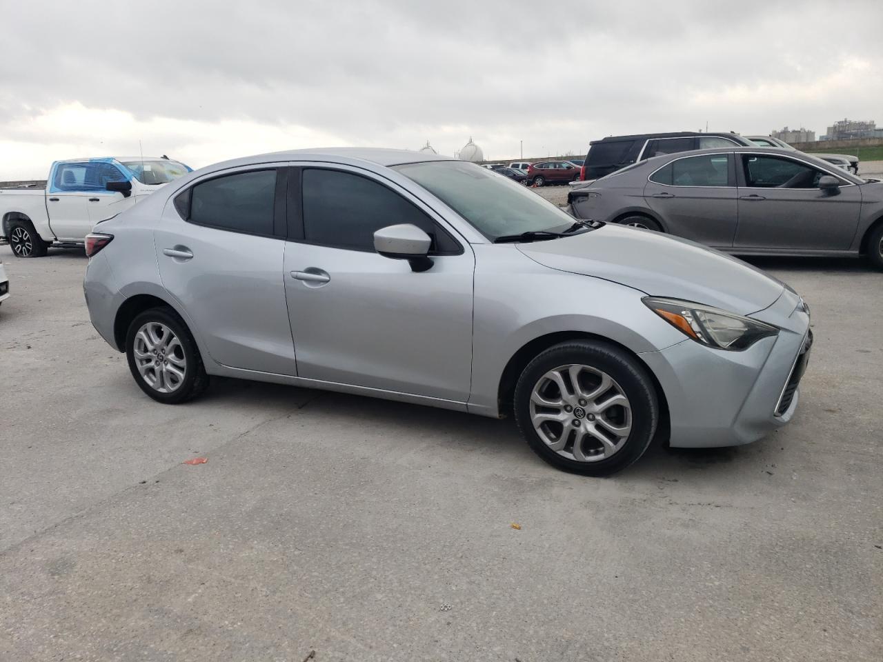2017 Toyota Yaris Ia - Фото 4
