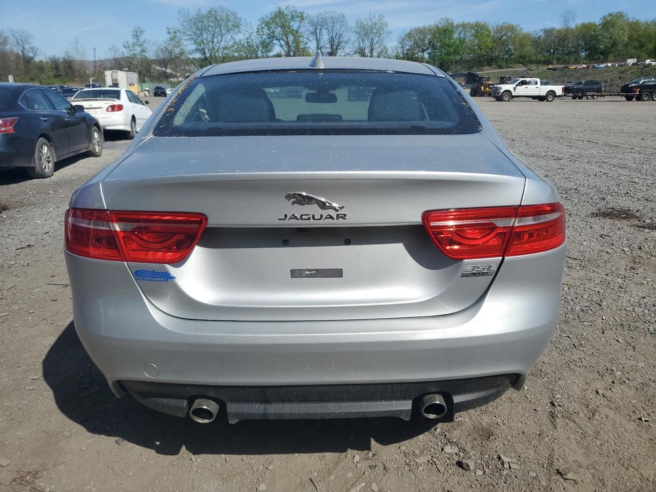 2017 Jaguar Xe Premium - Фото 6