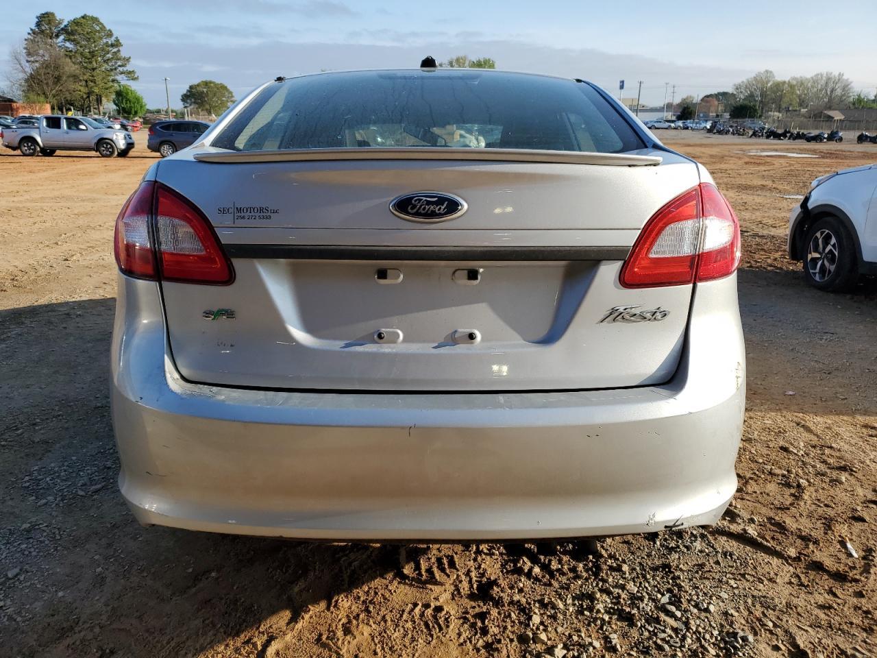 2011 Ford Fiesta Se - Фото 6