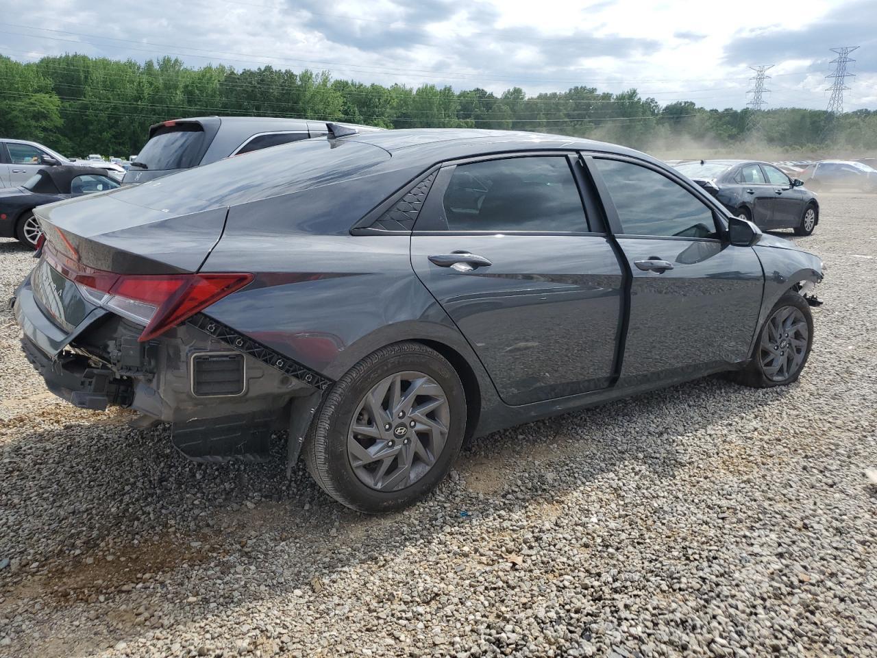 2024 Hyundai Elantra Sel - Image 3