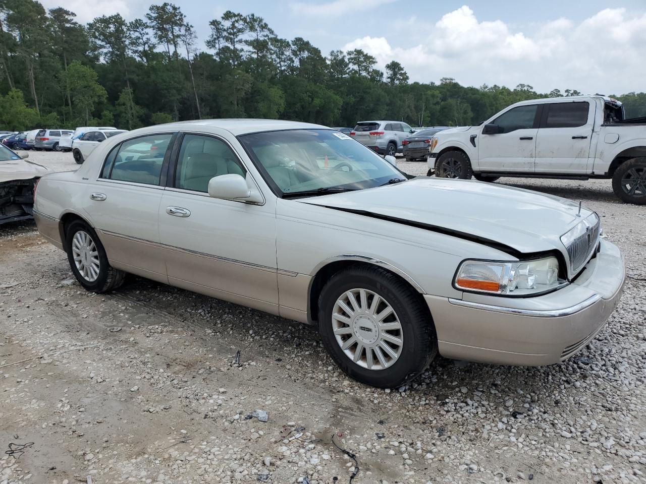 2005 Lincoln Town Car Signature - Фото 4