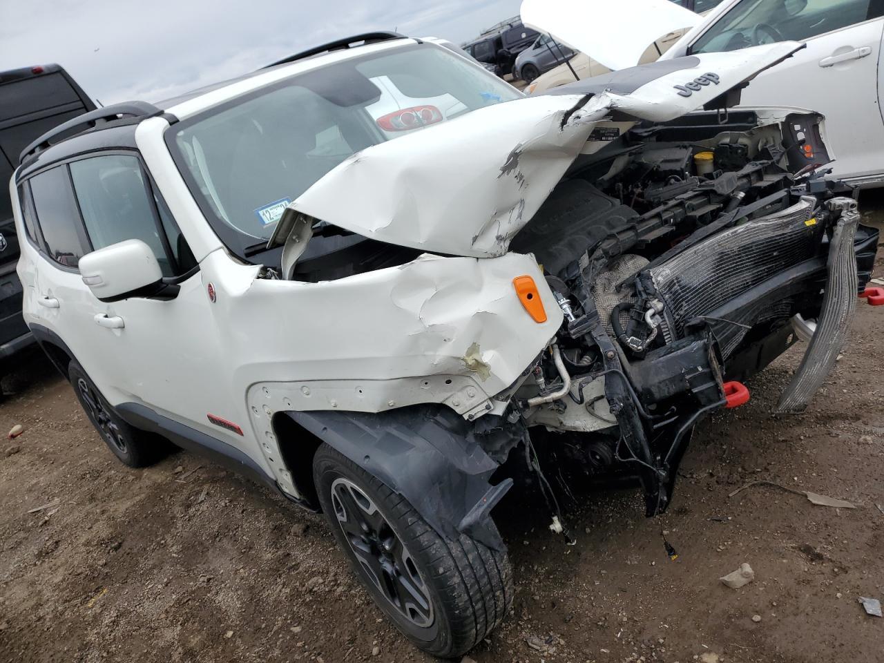 2017 Jeep Renegade Trailhawk - Image 4