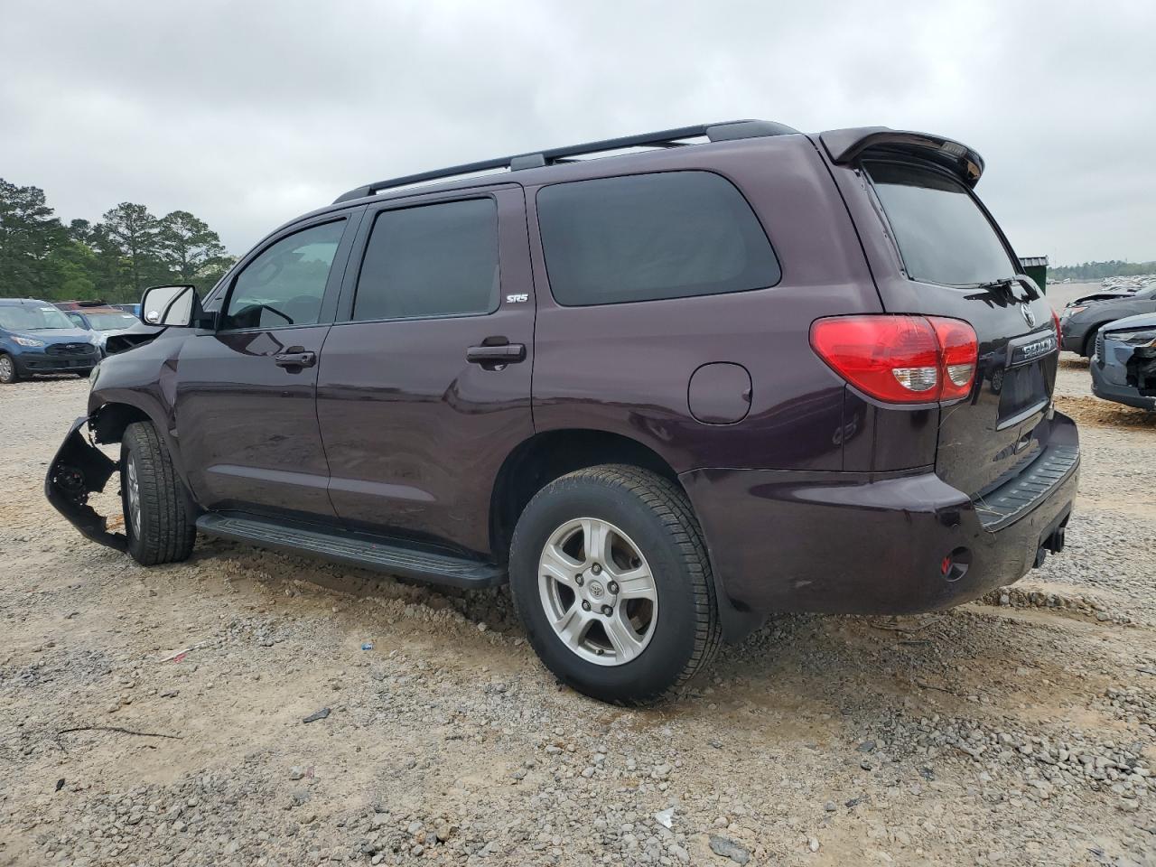 2016 Toyota Sequoia Sr5 - Фото 2
