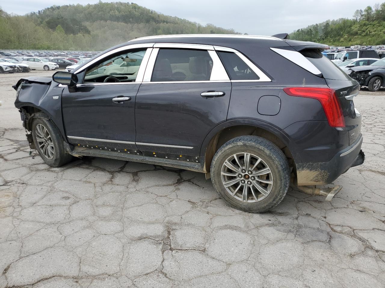 2017 Cadillac Xt5 Luxury - Image 2