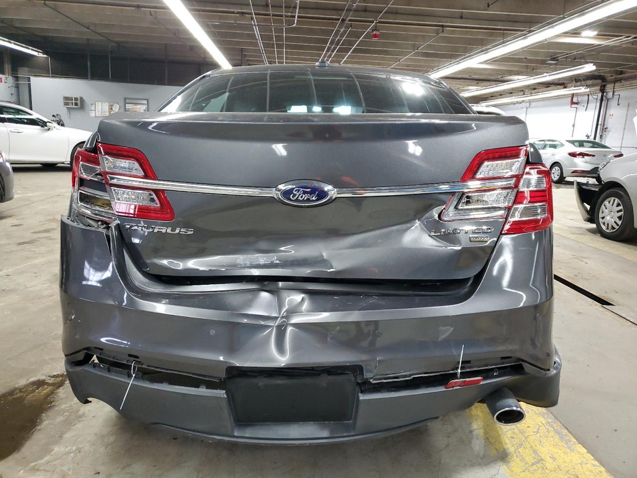 2015 Ford Taurus Limited - Image 6