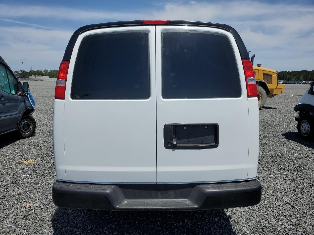 2024 Chevrolet Express G2500 - Фото 6