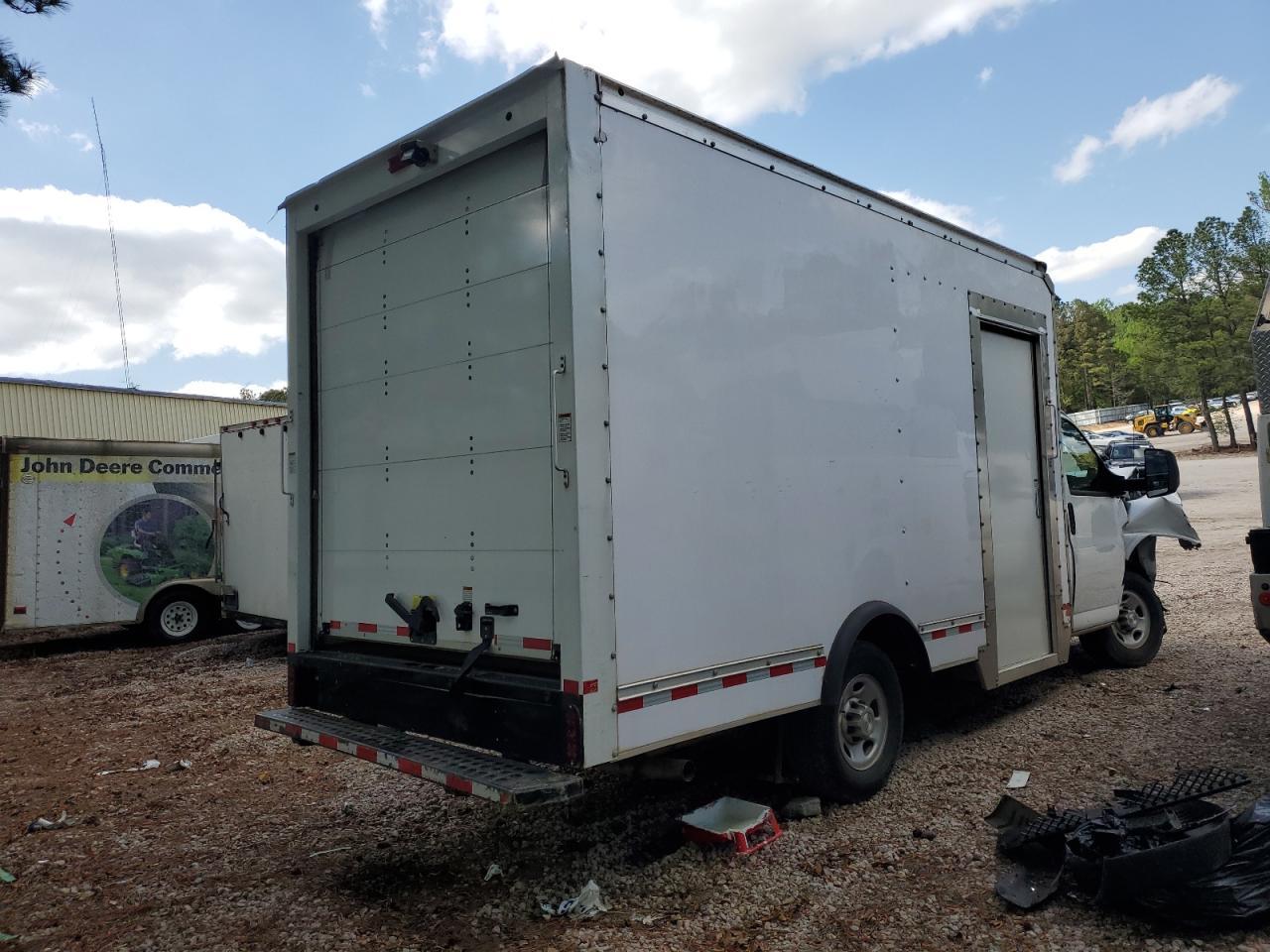 2022 Chevrolet Express G3500 - Фото 3