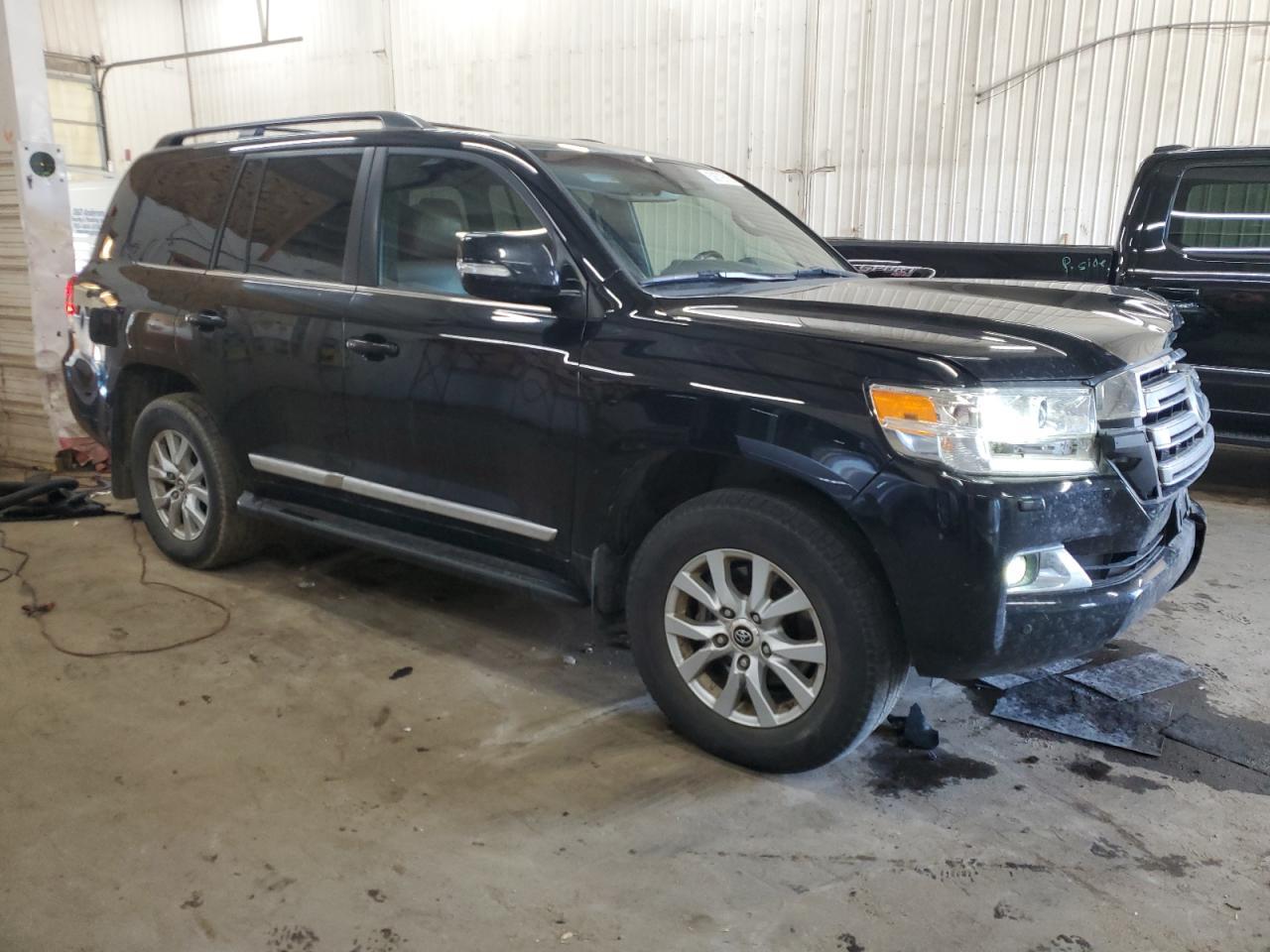2017 Toyota Land Cruiser - Image 4