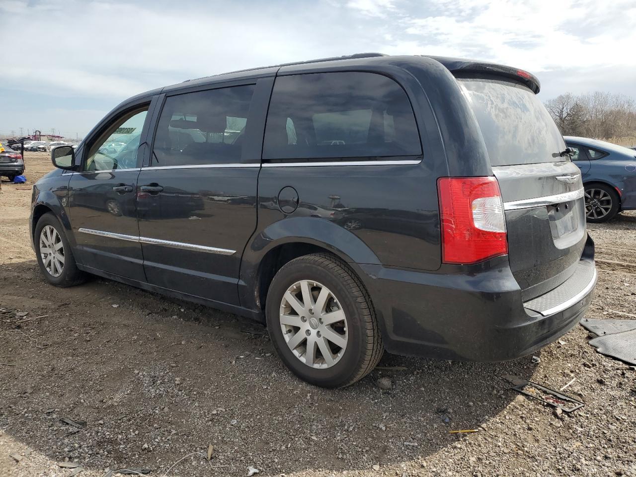 2013 Chrysler Town & Country Touring - Фото 2