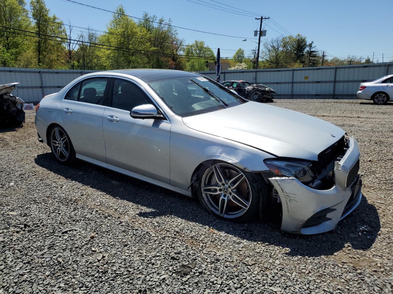 2019 Mercedes-Benz E 300 - Фото 4