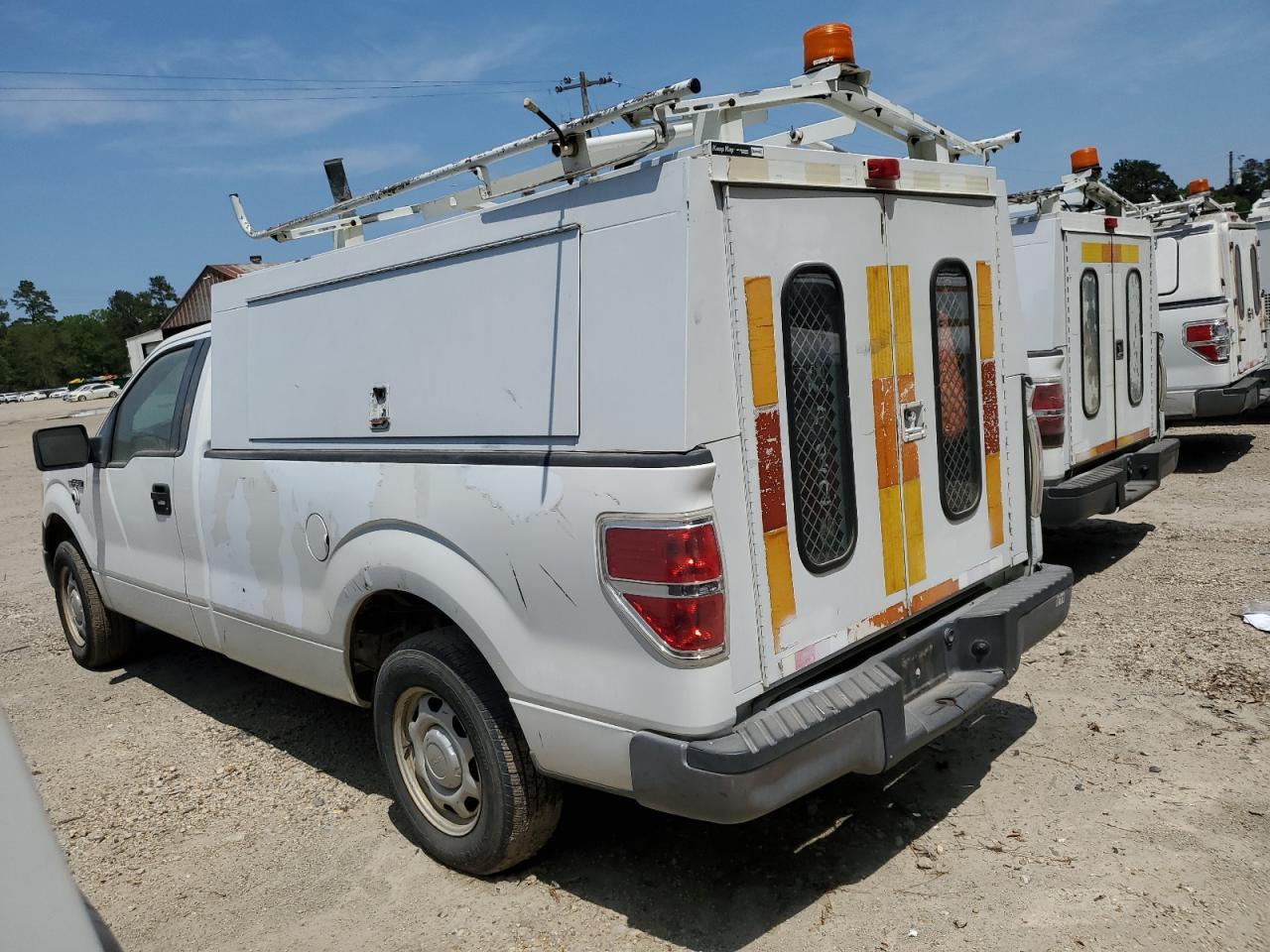 2010 Ford F150 - Фото 2