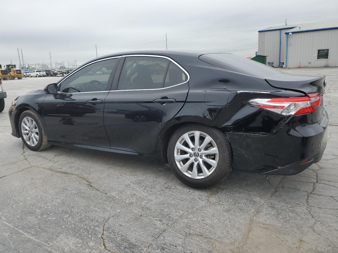 2018 Toyota Camry L - Фото 2