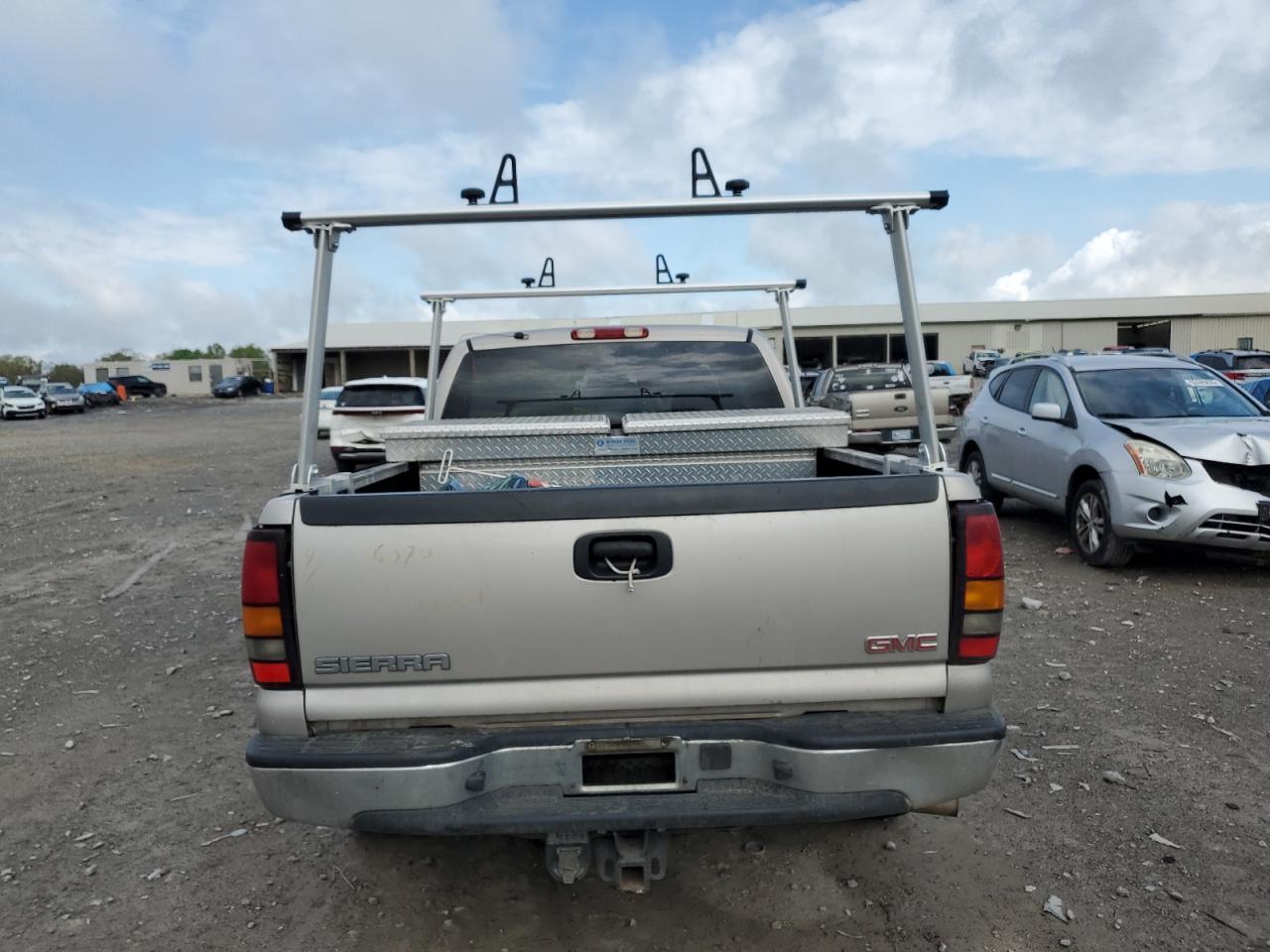 2005 GMC New Sierra C1500 - Image 6