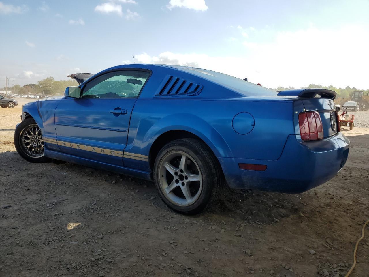 2005 Ford Mustang - Image 2