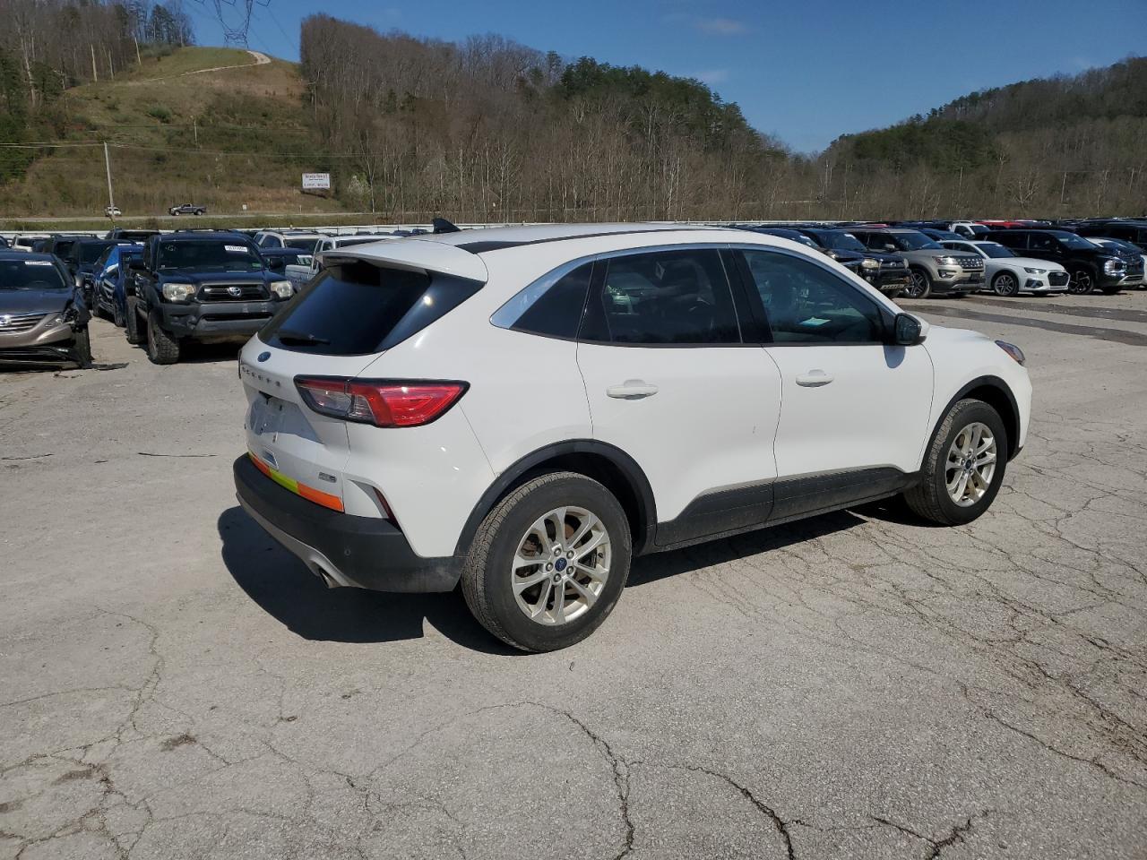 2020 Ford Escape Se - Фото 3