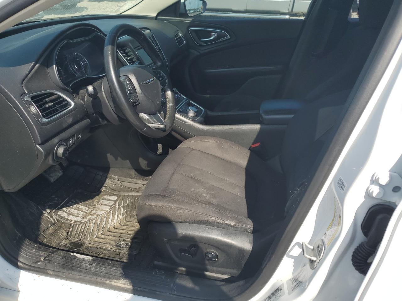 2015 Chrysler 200 Limited - Фото 7