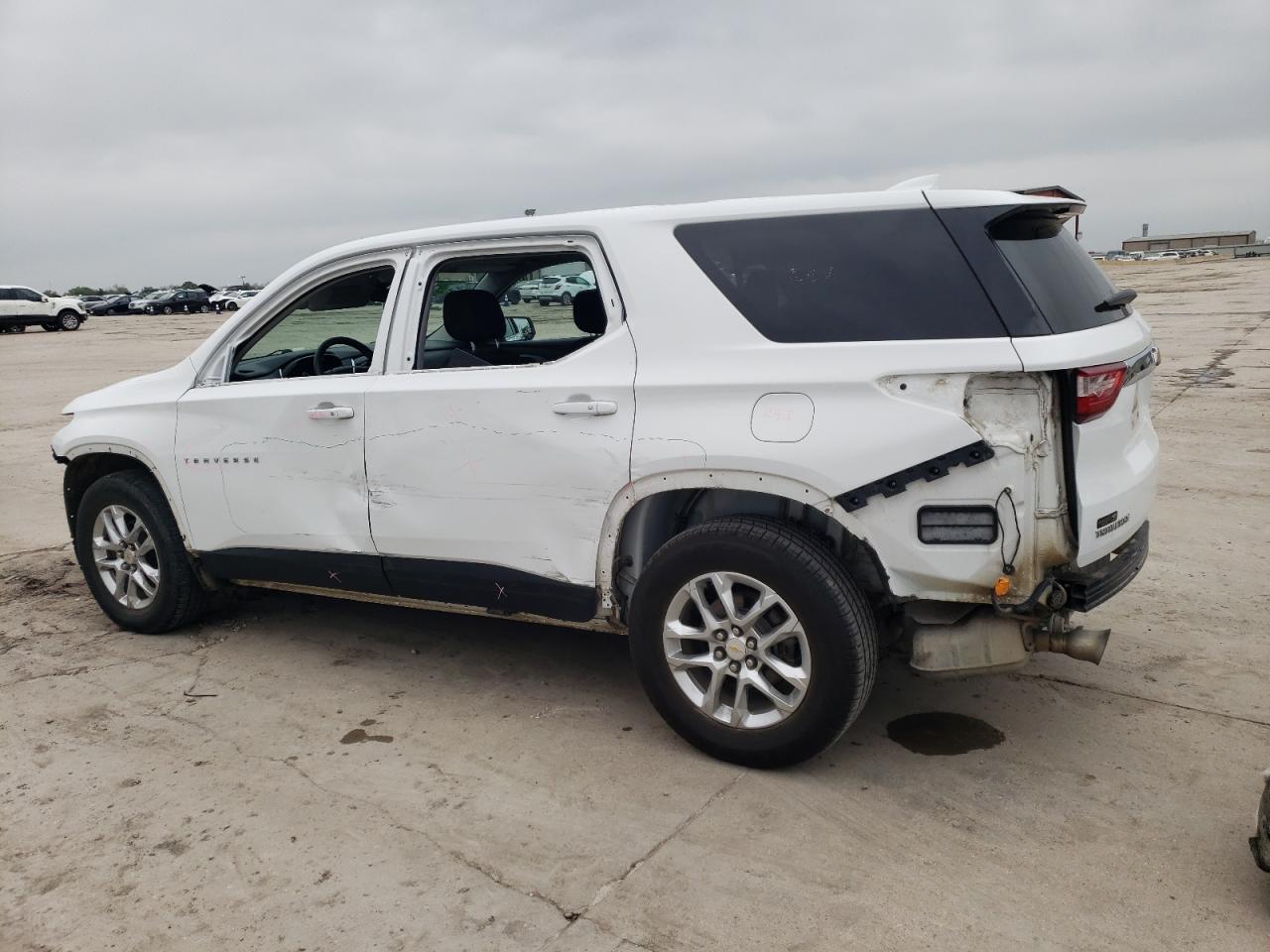 2018 Chevrolet Traverse Ls - Фото 2