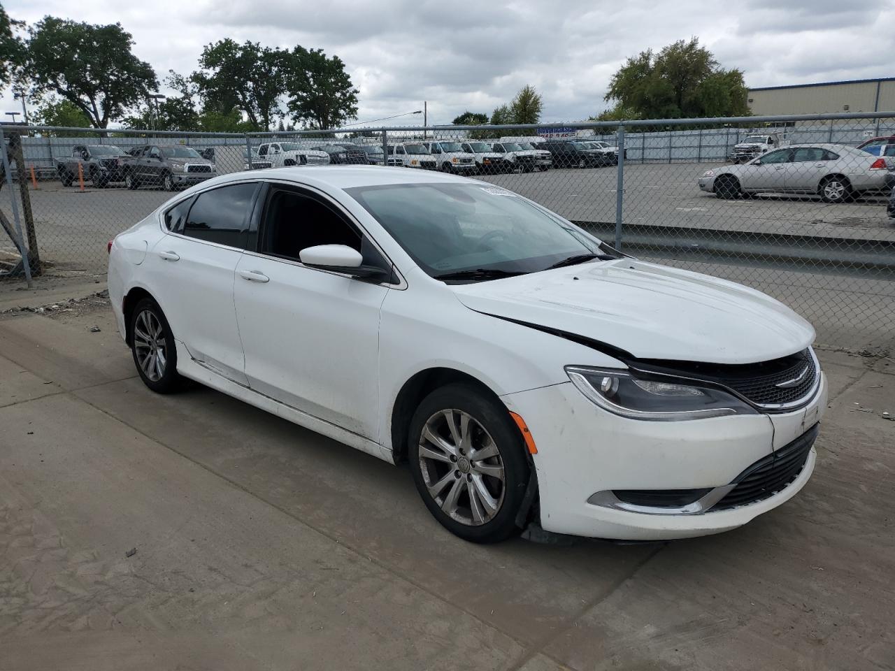 2015 Chrysler 200 Limited - Image 4
