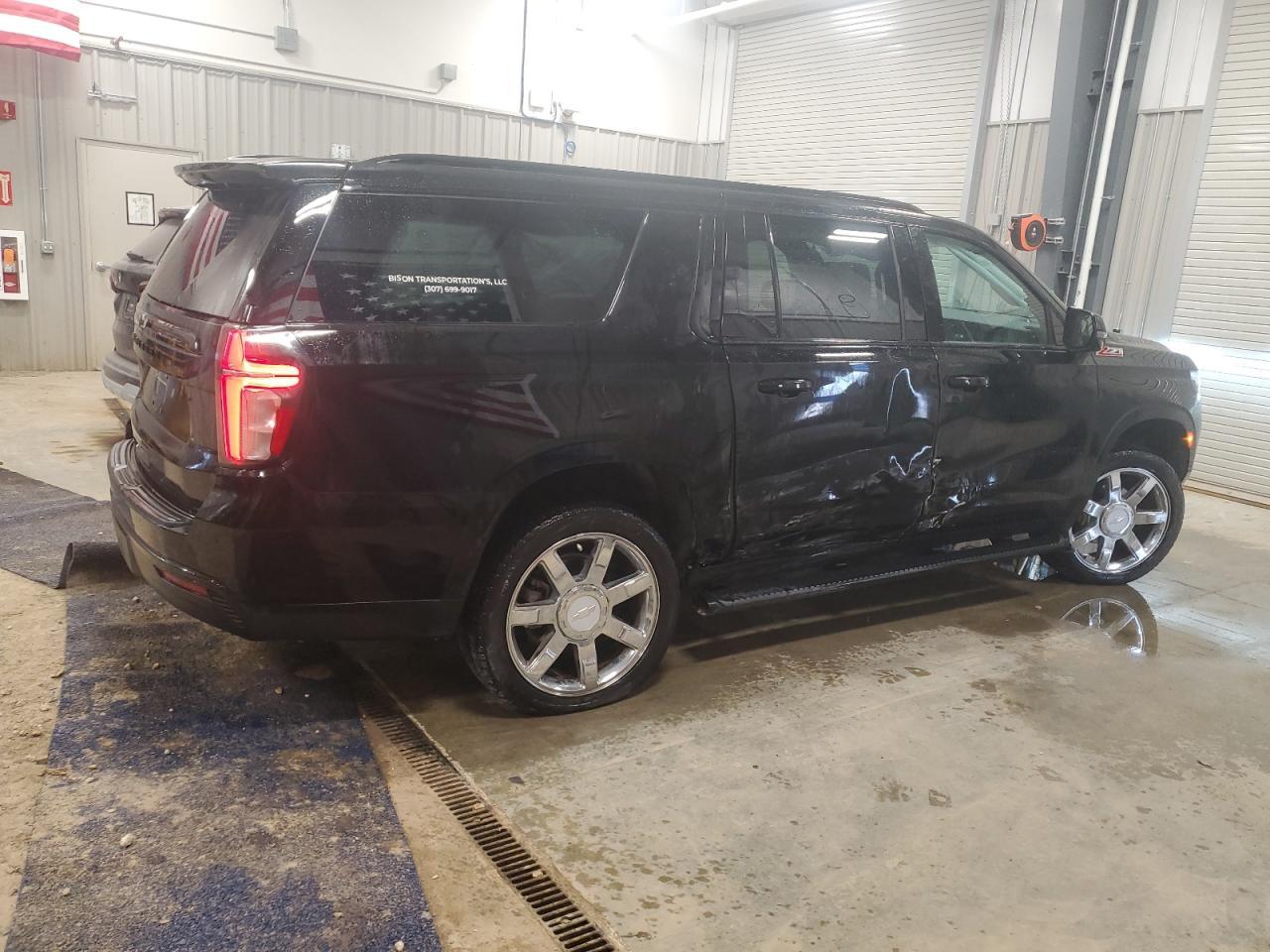 2023 Chevrolet Suburban K1500 Z71 - Фото 3