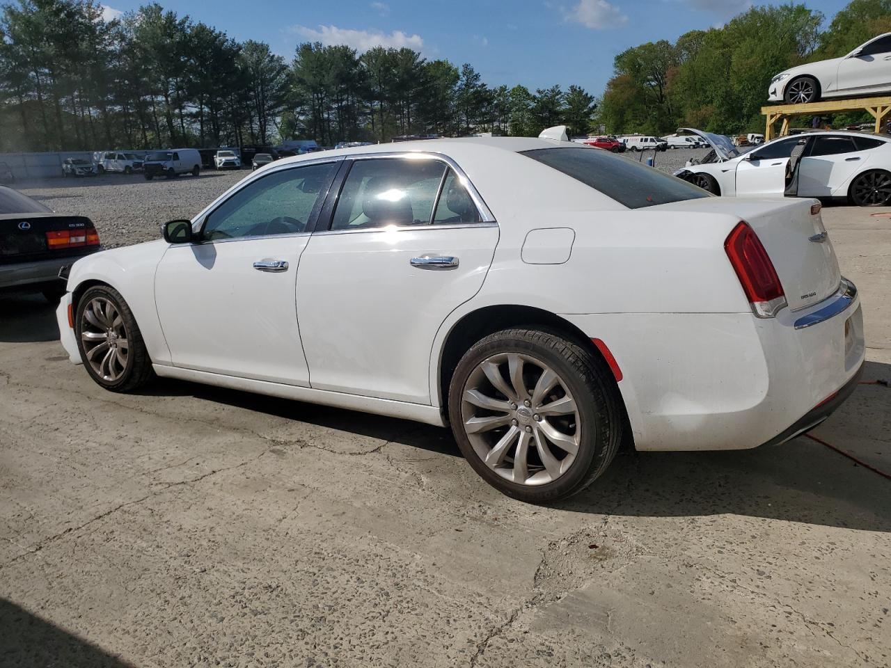2018 Chrysler 300 Limited - Фото 2