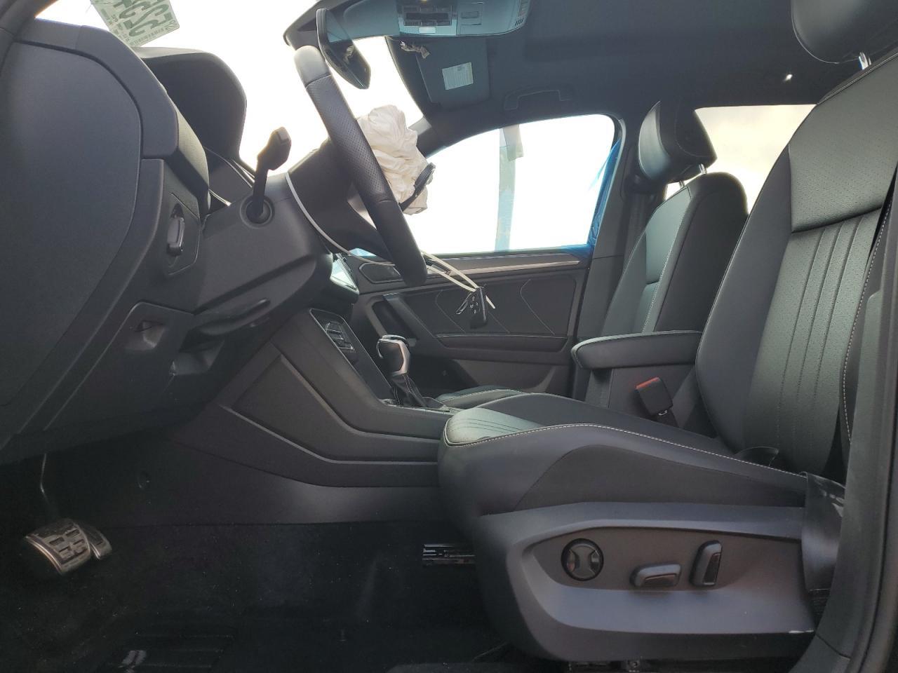 2024 Volkswagen Tiguan Se R-Line Black - Image 7