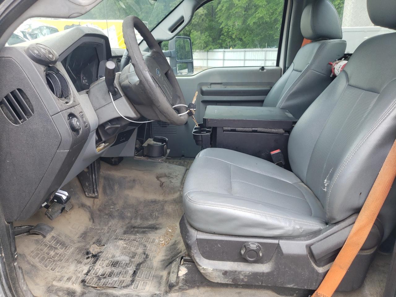 2015 Ford F450 Super Duty Bucket Truck - Image 6