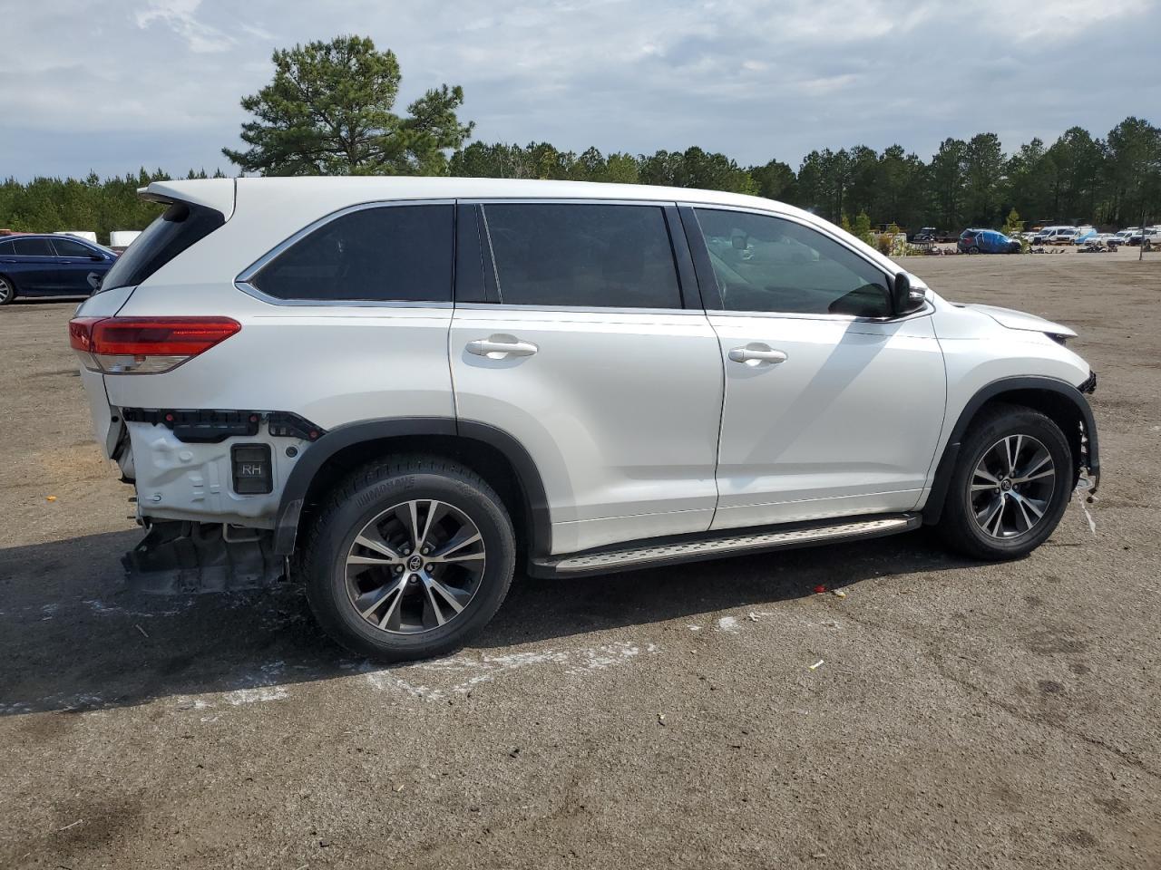 2017 Toyota Highlander Le - Фото 3