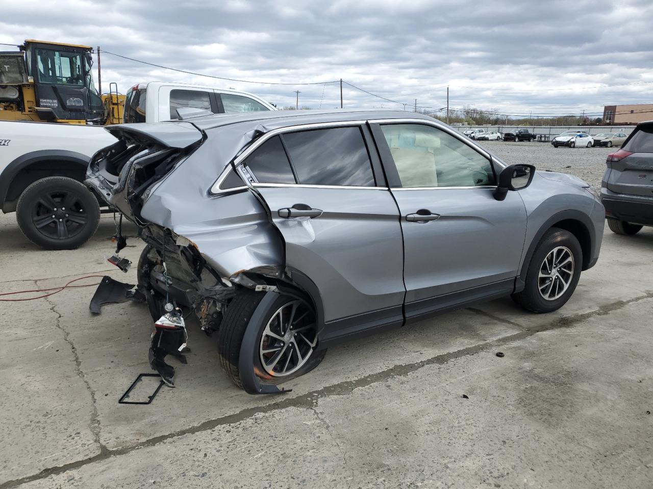 2020 Mitsubishi Eclipse Cross Es - Image 3