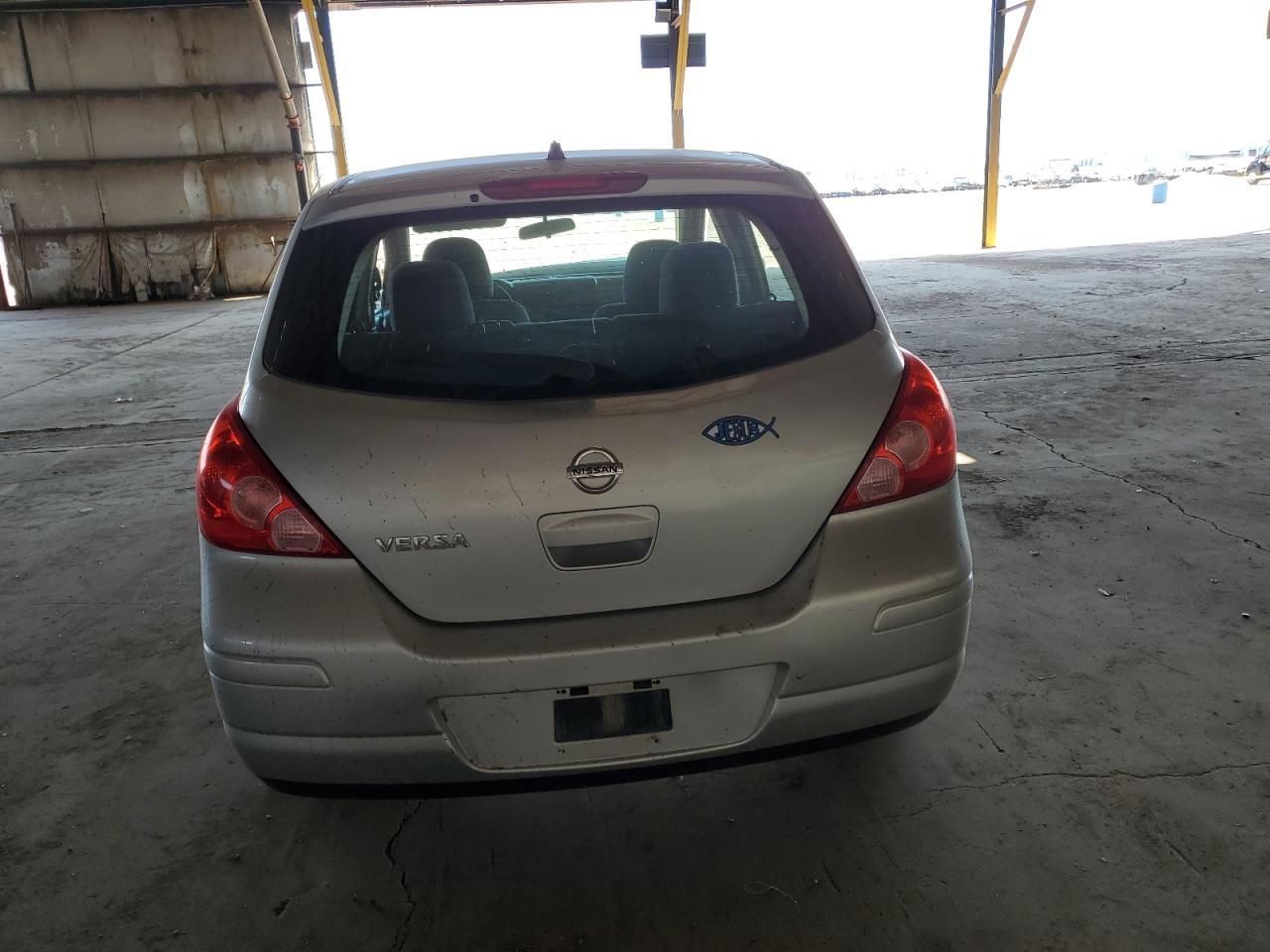 2011 Nissan Versa S - Фото 6