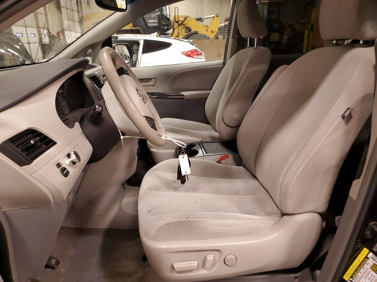 2013 Toyota Sienna Le - Фото 7