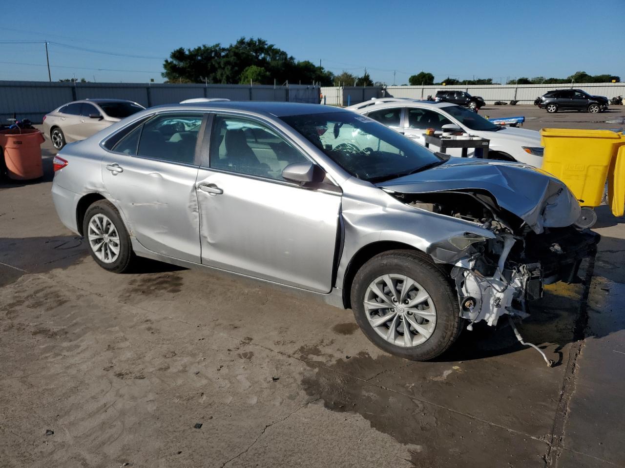 2015 Toyota Camry Le - Фото 4