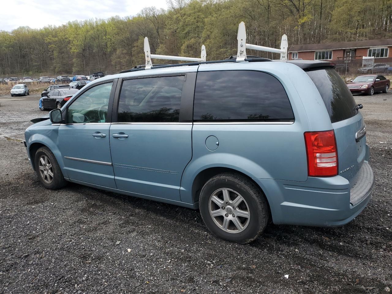 2010 Chrysler Town & Country Touring - Image 2