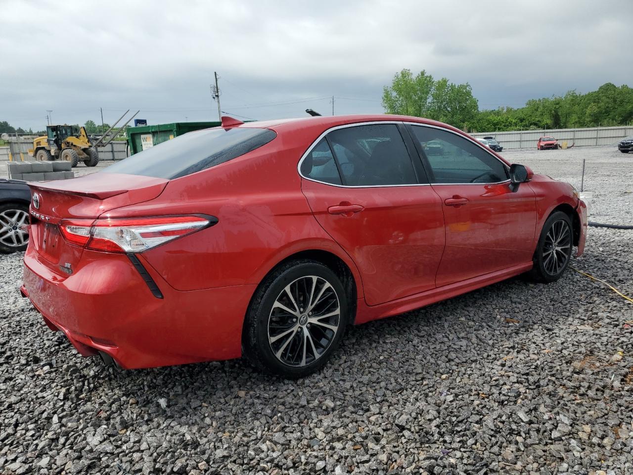 2020 Toyota Camry Se - Фото 3